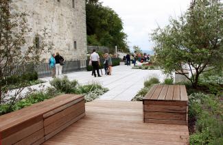 Roof garden with seating elements